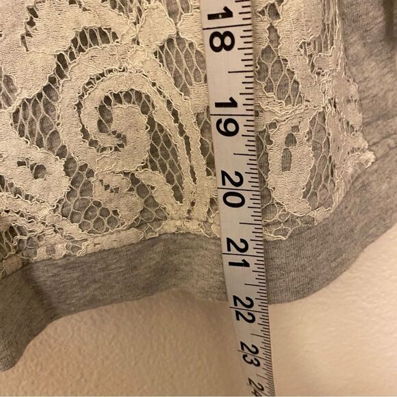 Chico’s Collection crewneck gray long sleeve sweatshirt white lace overlay 0/S/4 - Picture 4 of 6